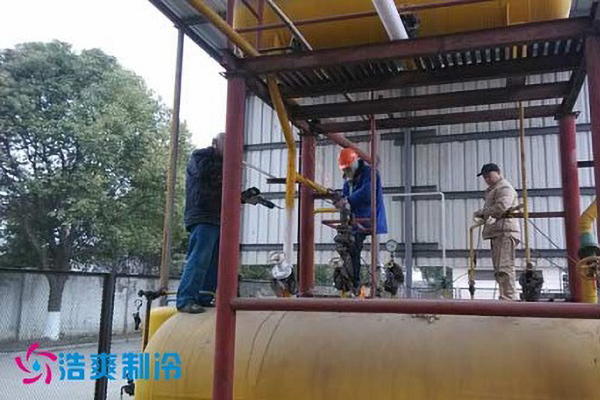 圖示:大娘冷庫(kù)改造舊設(shè)備的拆除